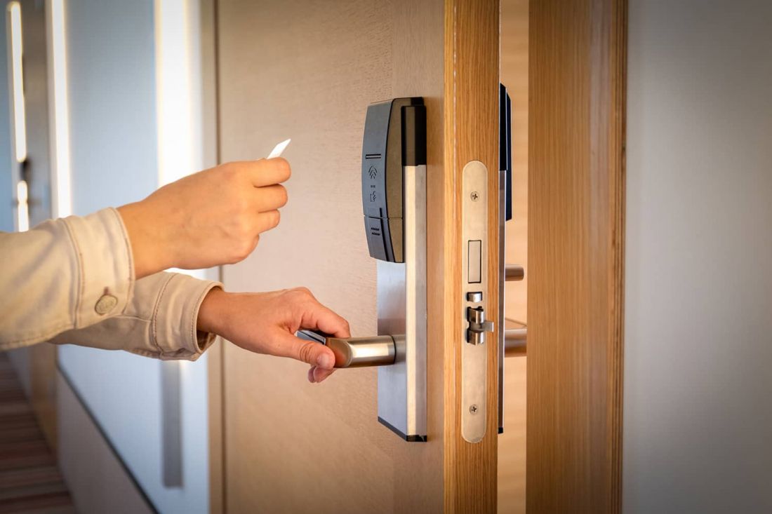 Khóa cửa điện tử là gì? Tổng hợp các tính năng ở khóa cửa điện tử tốt nhất năm 2025