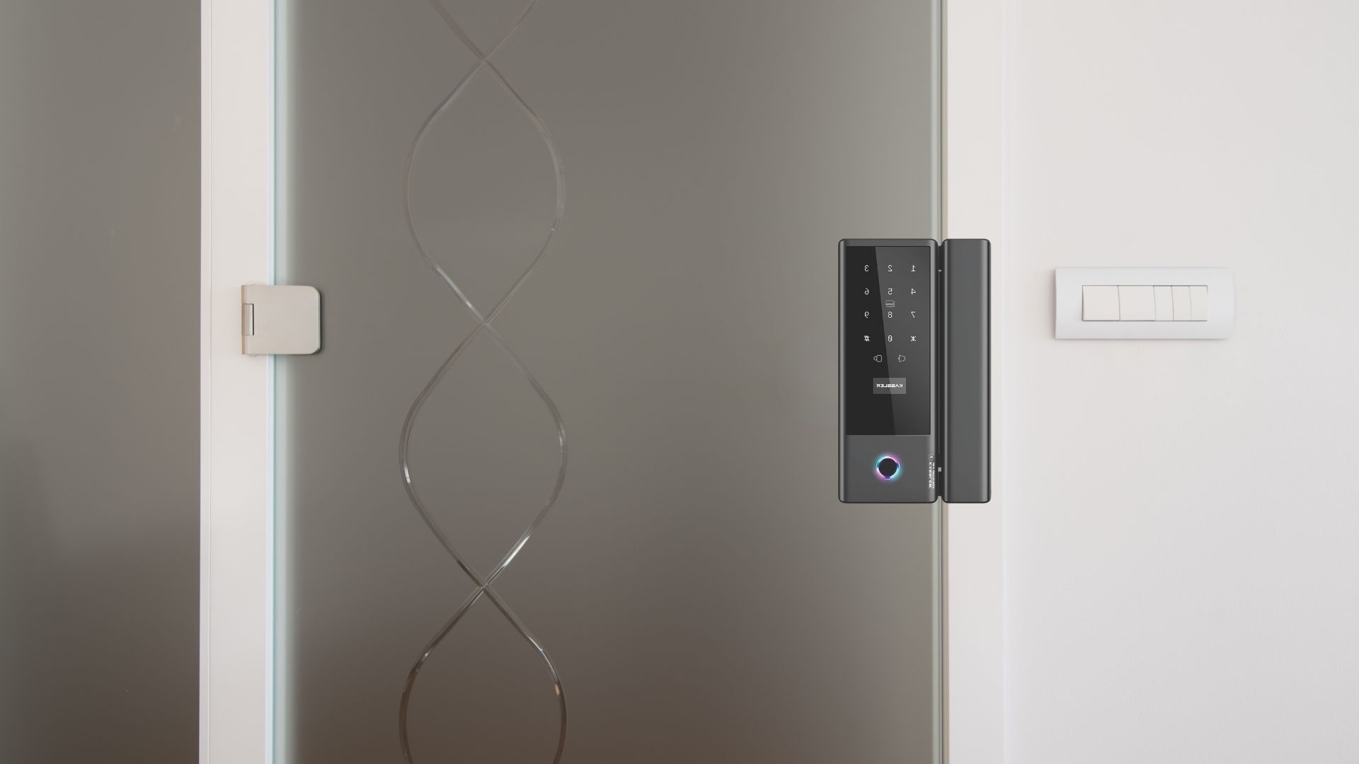 Giải Đáp Khóa Cửa Vân Tay Có Lắp Được Cho Mọi Loại Cửa Không? Gỗ, Nhôm, Sắt, Kính Đều Được Chứ?