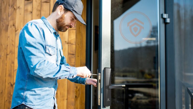 Khóa Cửa Vân Tay Giá Rẻ – Đừng Mua Nếu Chưa Biết Điều Này!