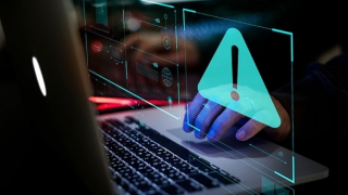 Khóa Cửa Thông Minh Có Dễ Bị Hack? Giải Pháp Bảo Mật Toàn Diện Cho Gia Đình Hiện Đại