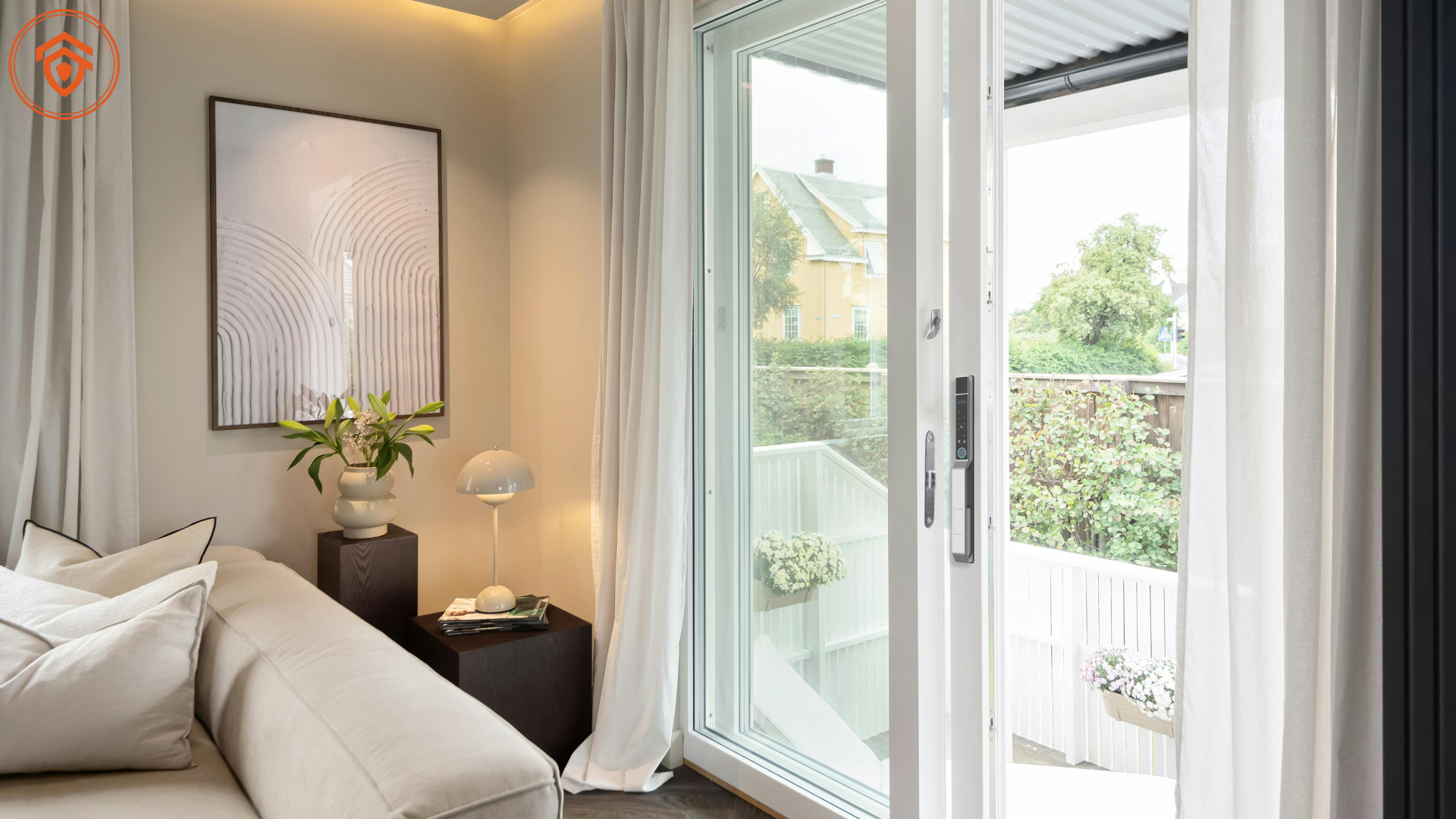 Khóa Cửa Điện Tử Cho Gia Đình Trẻ: An Toàn, Tiện Lợi Và Đẹp Mắt Trong Một Chạm